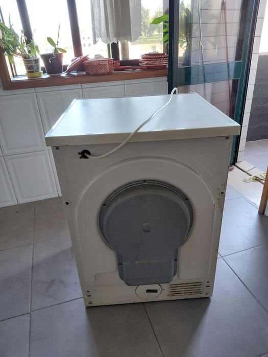 Máquina de secar roupa Zanussi de 4 quilos de capacidade