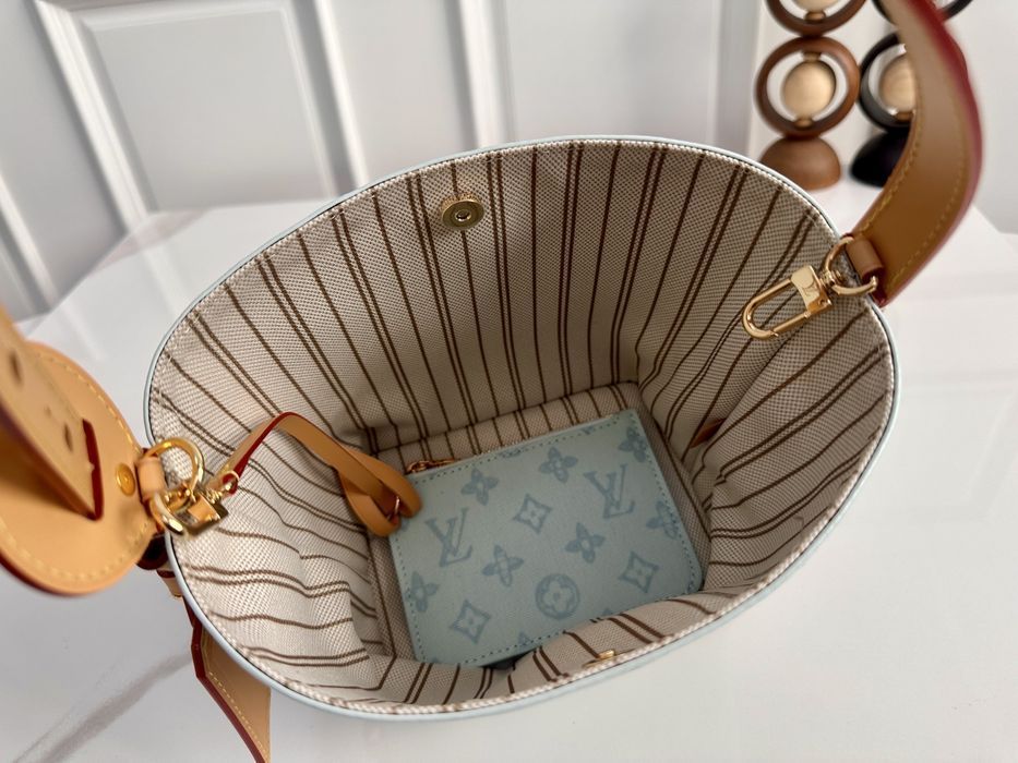 Жіноча сумка LOUIS VUITTON M27529