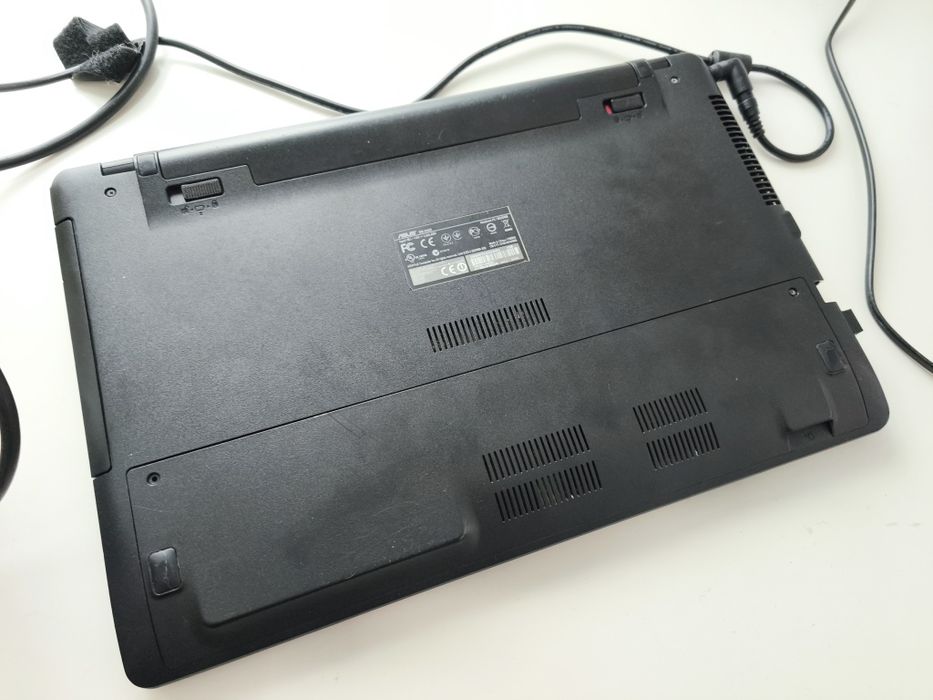 Sprzedam laptopa Asus x552e na części