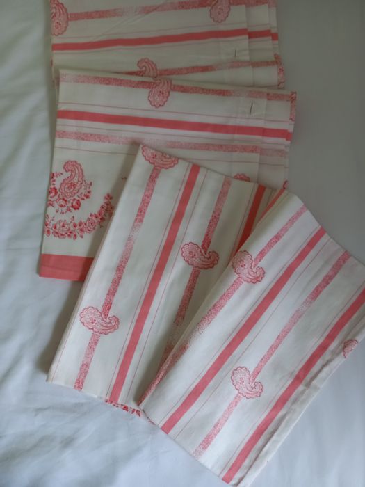 Dwie poszewki na poduszki