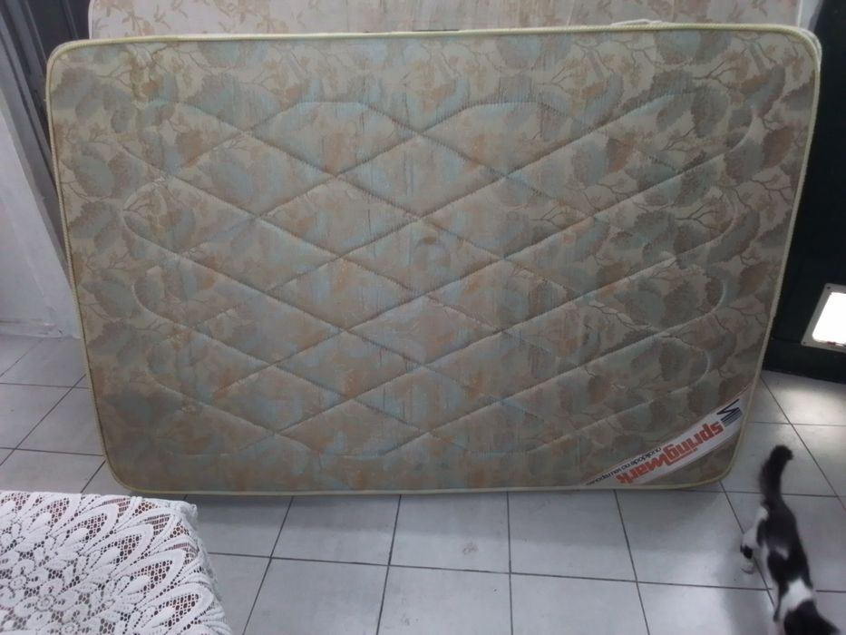 Cama completa em madeira