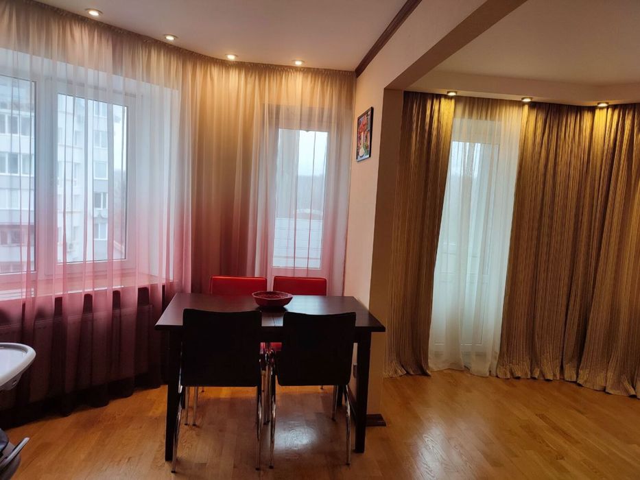 Продаж 3к квартири з видом на парк