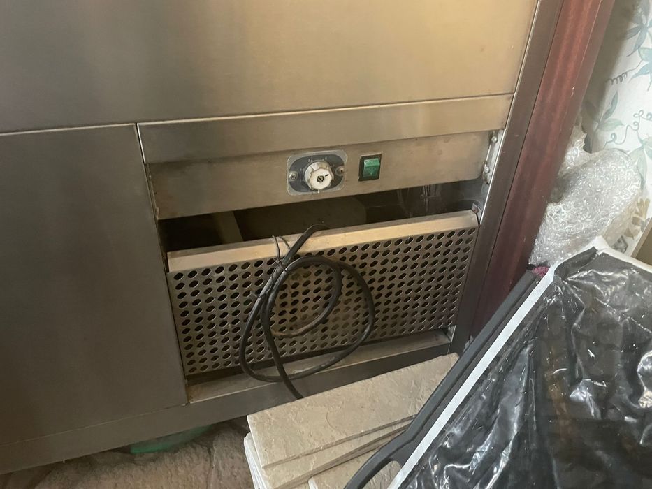 Movel de cafe/bar faz de frigorifico