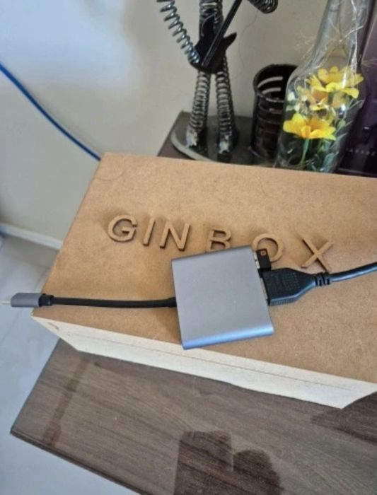 Hub USB-C compatível com HDMI 4K, USB 3.0 e USB-C com suporte para car