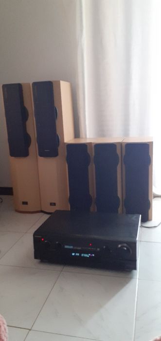 Amplificador  com 5 colunas technics