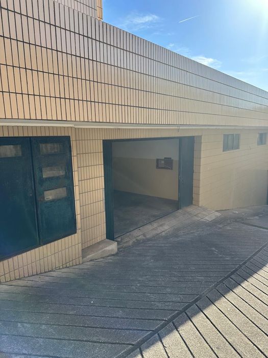 ALUGA-SE Garagem / Armazém com 60m² em Rio Tinto