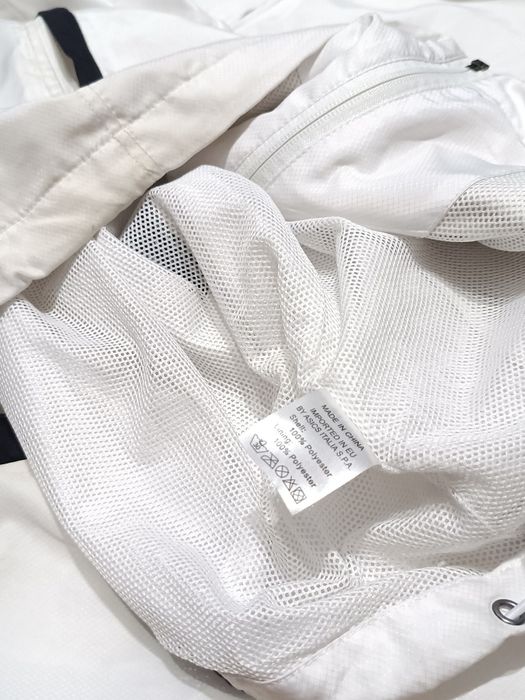 Цікава ветровка Asics з утяжками