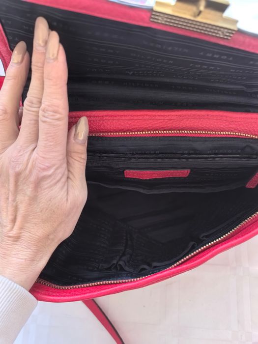 Viralowa torba damska czerwona marki Tommy Hilfiger
