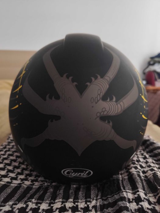 Vendo Capacete com Pintura " Alien "