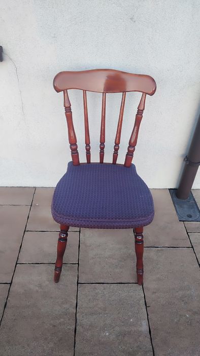 Drewniane krzesła , tapicerowane bardzo solidne i wygodne