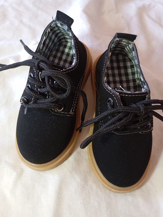Sapato preto de bebe 22
