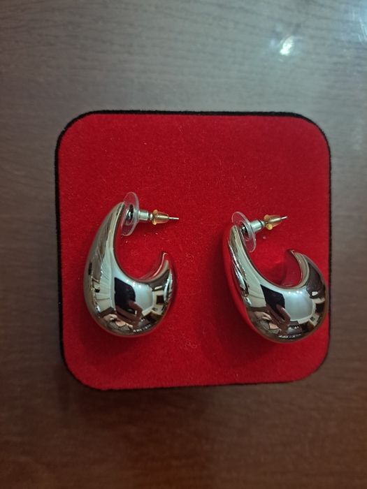 Біжутерія в новому стані