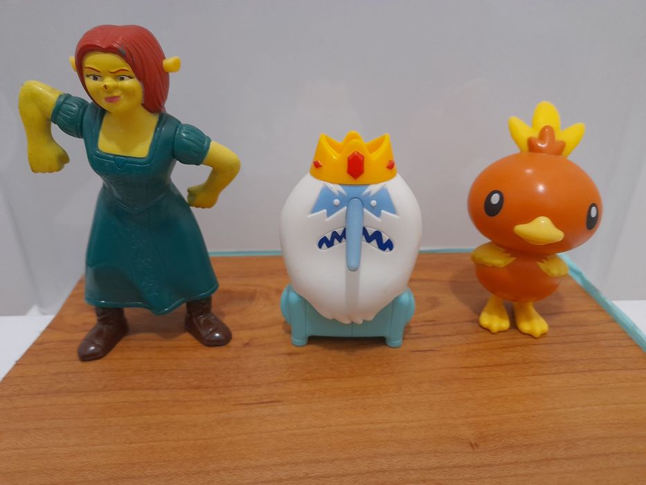 Varios brinquedos mc donalds