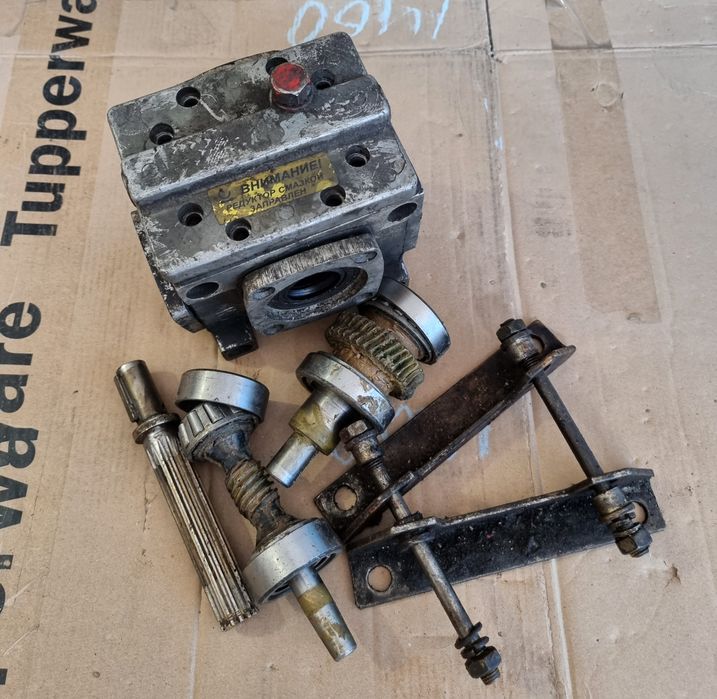 Редуктор 2ч 40 пара червячна .