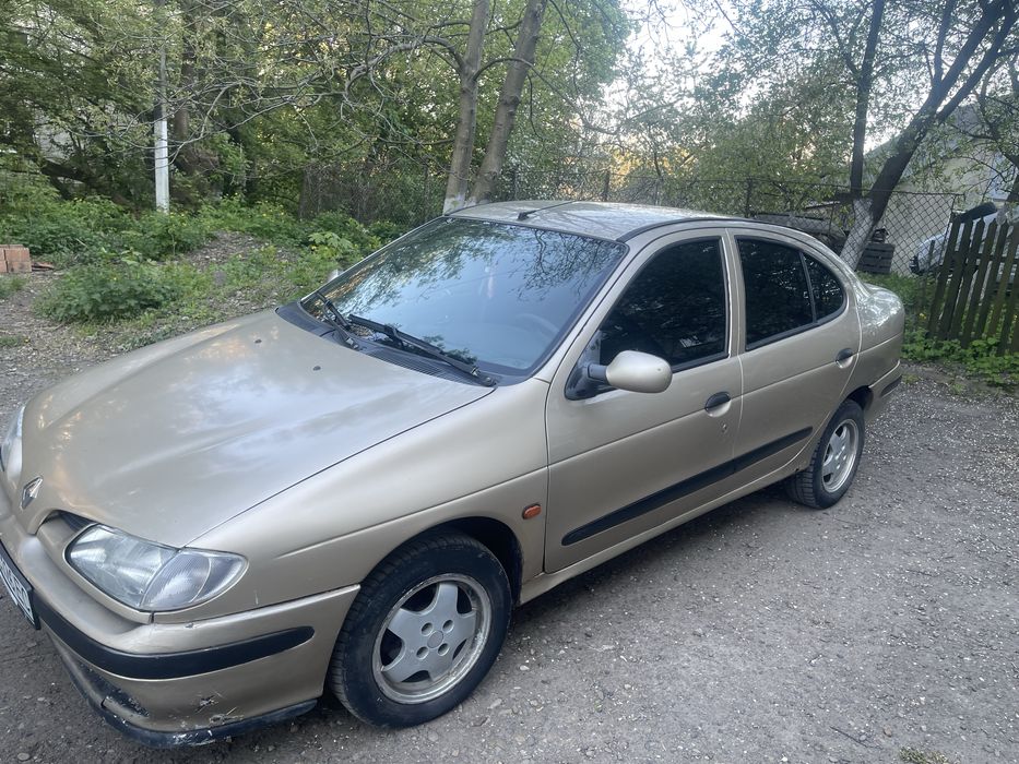 Продаю рено меган