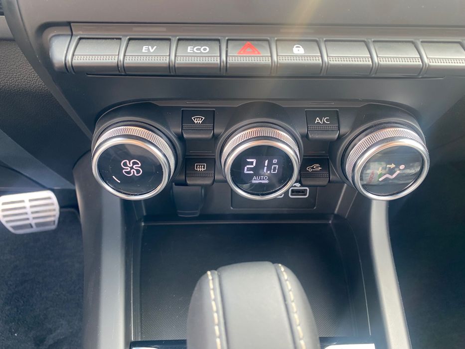 Рено аркана гібрид кросовер