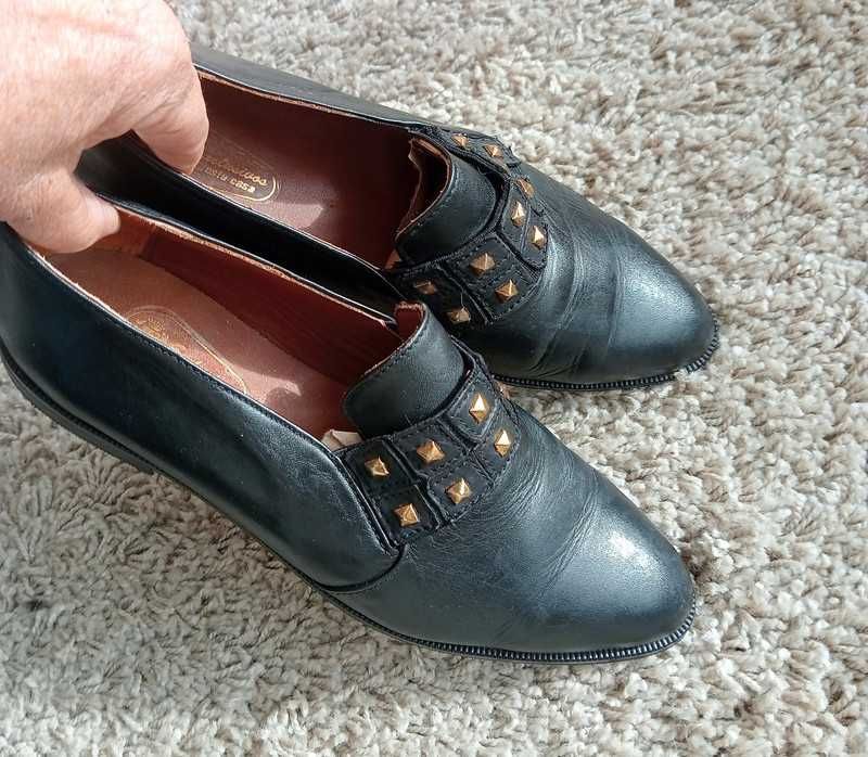 Mocassins pretos em pele