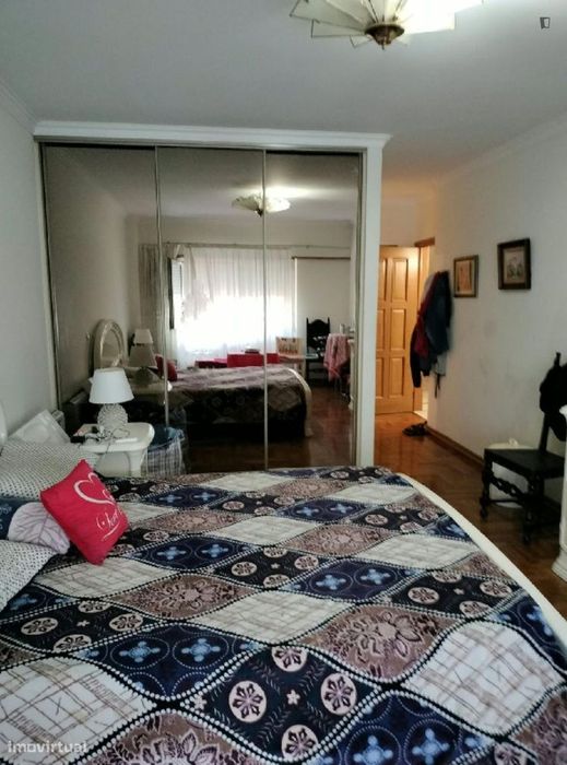 Quarto - localizado em Benfica Lisbon