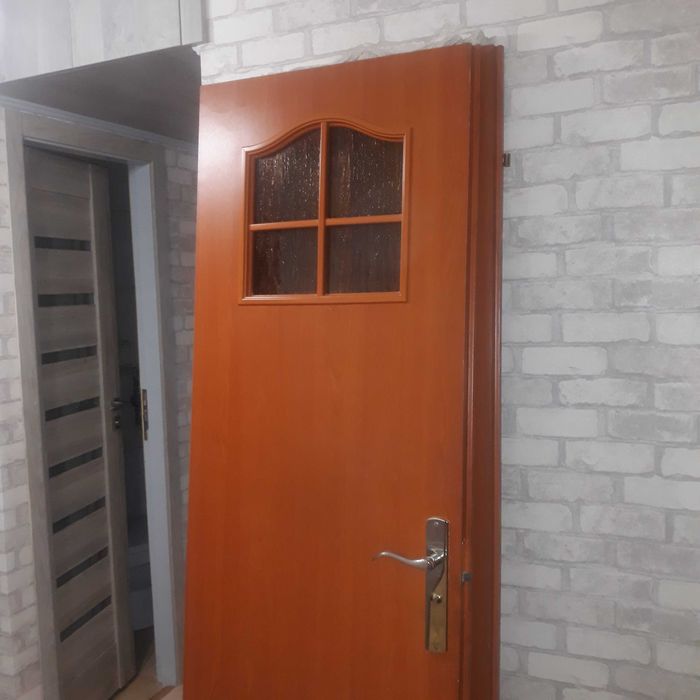 Дверні полотна б/в