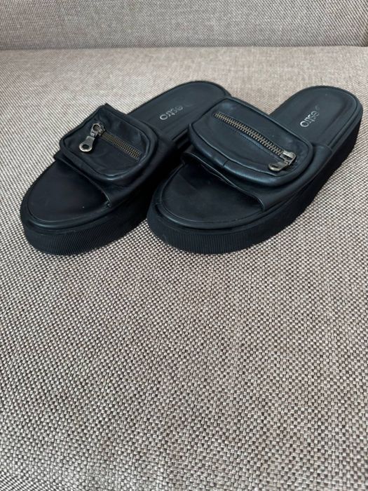 Капці/шльопанці жіночі Estro