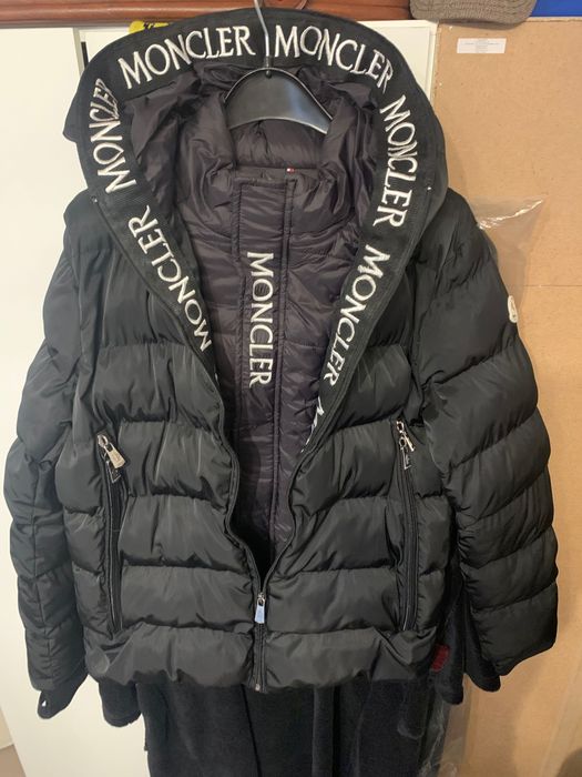 Торг!Пуховик Moncler в поношеном состоянии! Шарф в подарок!!