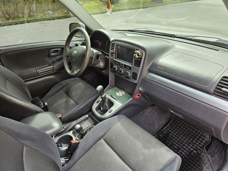 Suzuki Grand Vitara 2.0 бензин 2003