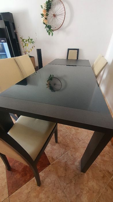 Mesa  de sala extensivel com 6 cadeiras