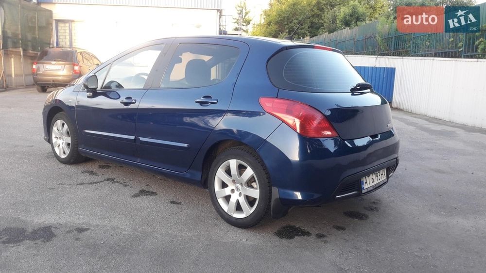 Автомобіль Пежо 308