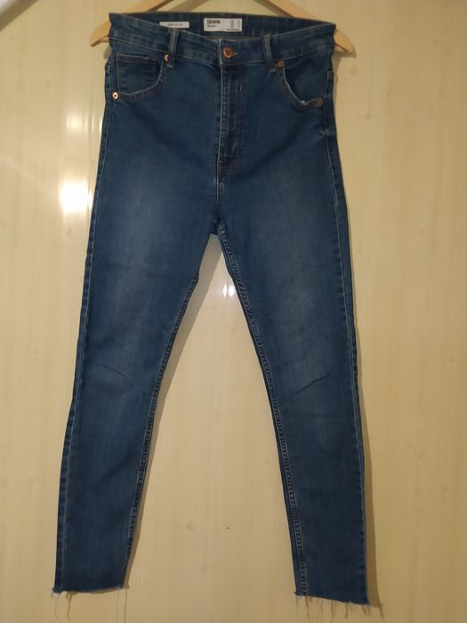 Продам женские джинсы