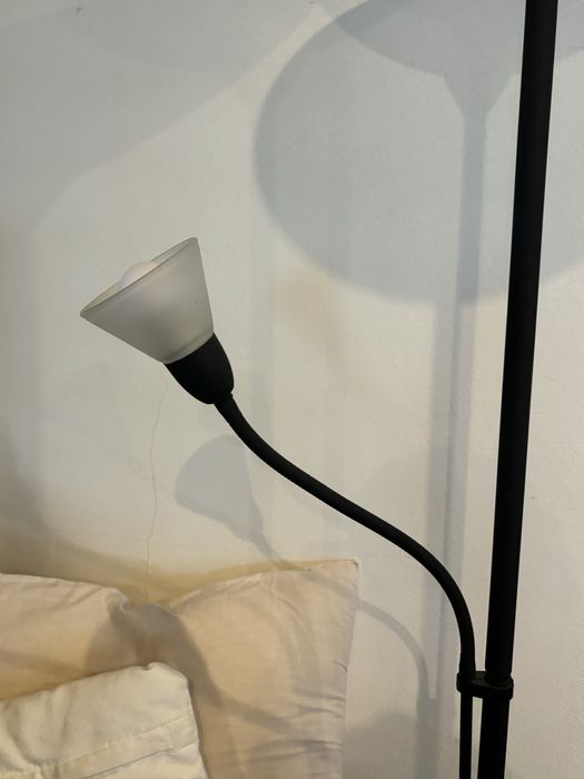 candeeiro de pe preto