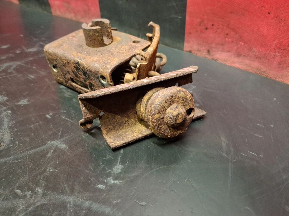 Suporte do pneu suplente TOYOTA Hilux II Pick Up (_N2_)