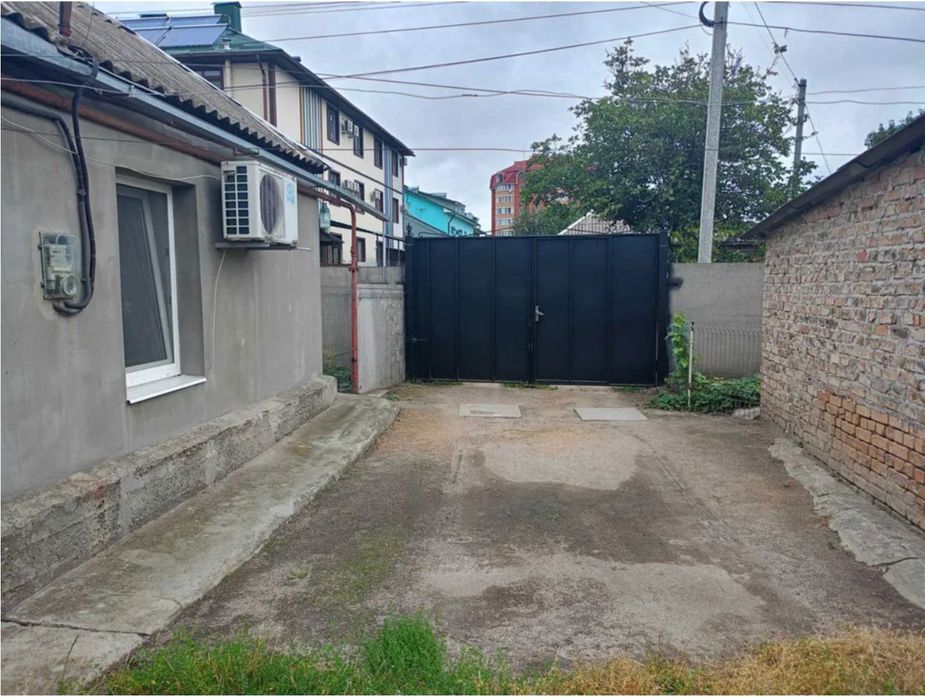 Продається частина будинку , Критий ринок