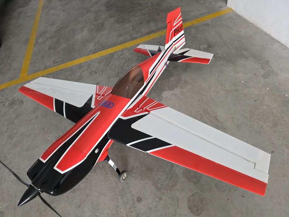 Avião de aeromodelismo 2 metros a gasolina com motor DLE 35 RA