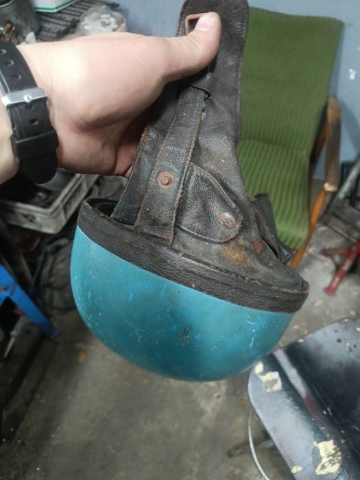 Stary PRL  kask  orzeszek  wyprzedaż garażowa kolekcji
