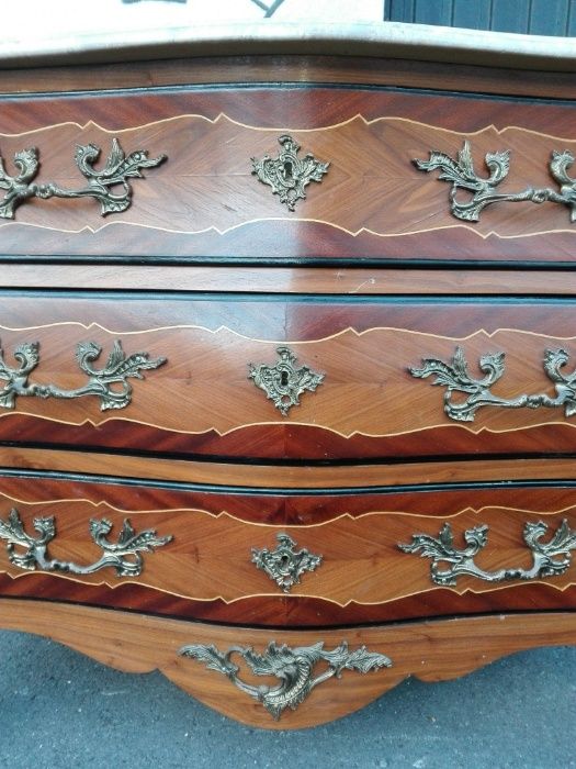 Comoda Luís XV em Pau Santo, com Pedra Mármore Clássica e Antiga