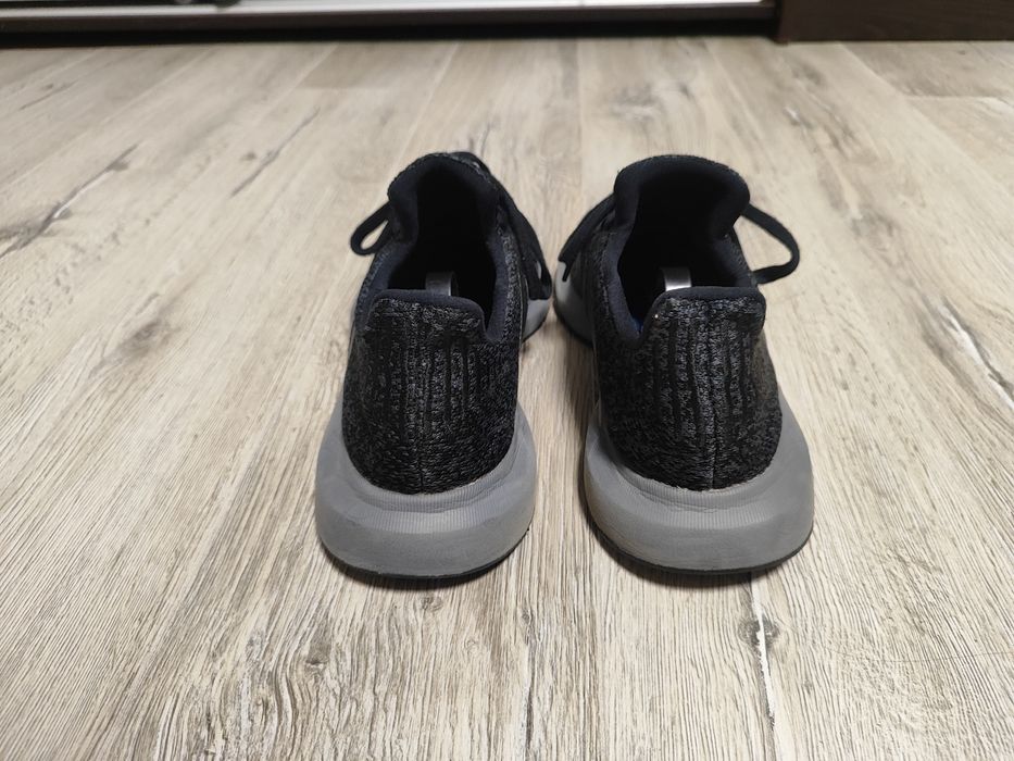 кросівки Adidas Swift Run р-41