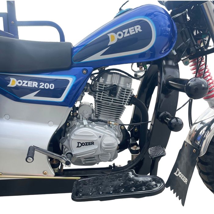 Бензиновий трицикл DOZER Model 200
