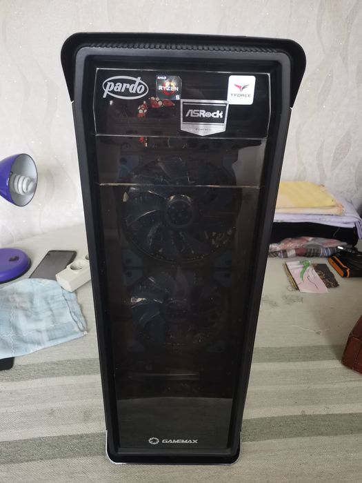 Комп'ютер: монітор, системний блок, клавіатура, миша.