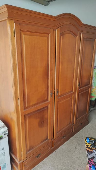 Mobília de quarto completo em madeira maciça