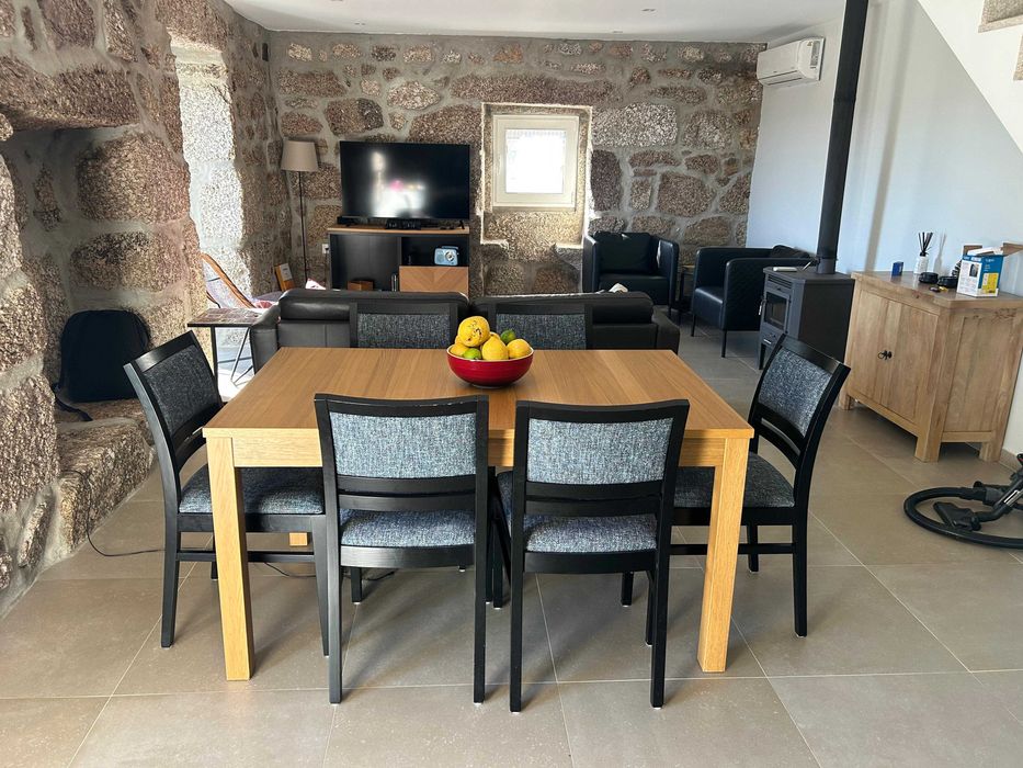 Selling Extendable Dining Table + 7 Chairs64729800542594123