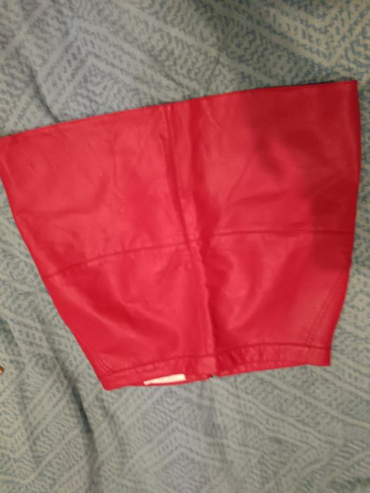 Skórzana czerwona spodniczka