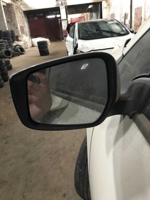 чверть права задня Ніссан Ліф 2018