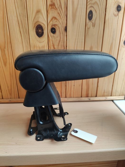 Lexus is 200 Оригинальный подлокотник