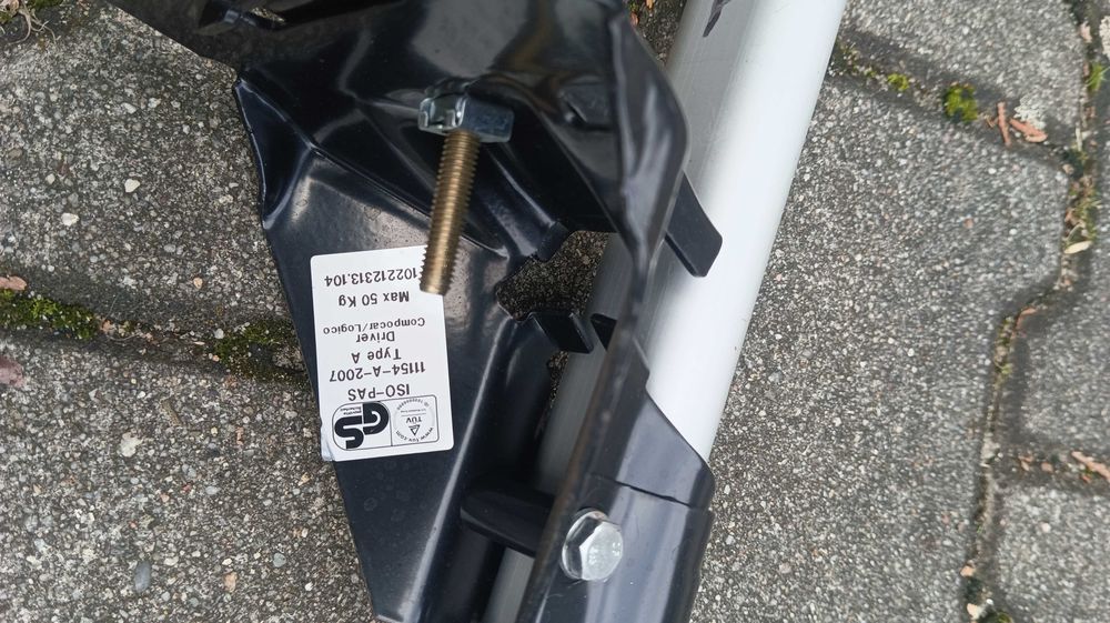 Bazowy bagażnik Dachowy aluminiowy firmy Cam  model Logico