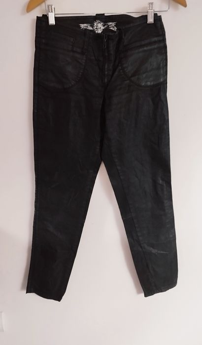 Miękkie woskowane spodnie Cambio S,
W pasie 40 cm x 2
Długość 100 cm
O