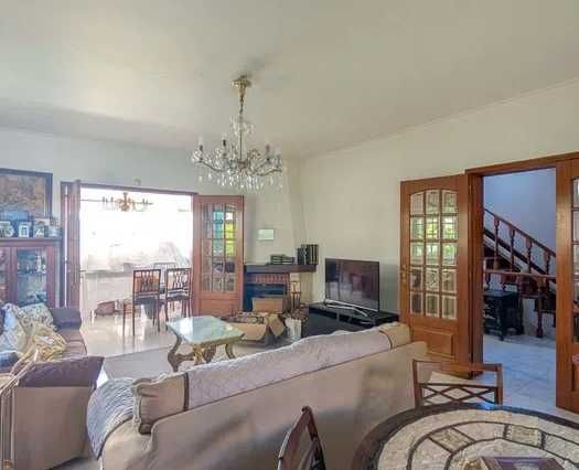 Moradia V4+2 no Murganhal, Oeiras, junto à Cidade do Futebol/Jamor