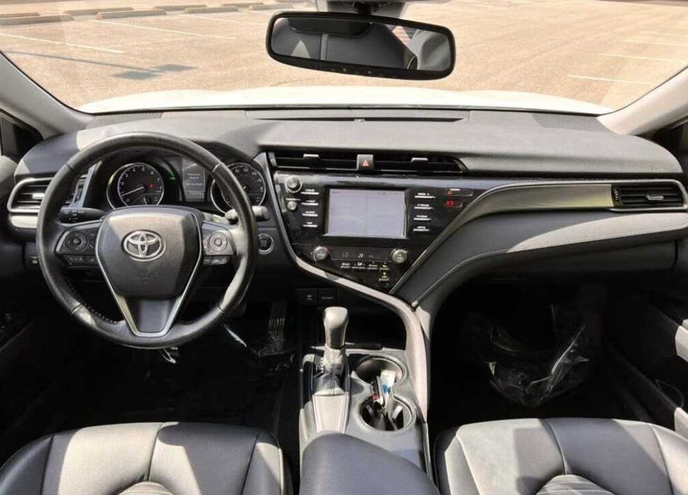 Toyota Camry 2019 року