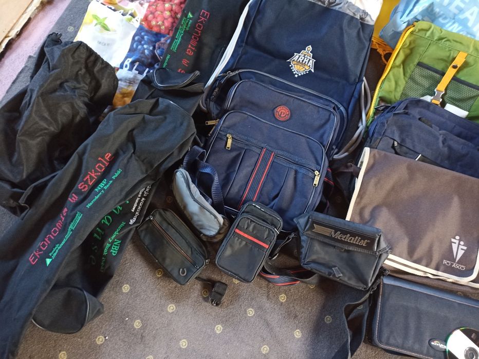 Walizki, torby, plecaki,do laptopa itp. stan bdb.