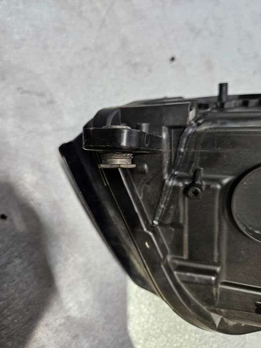 caddy 2k5 lampa przód lewa zwykła 15-20