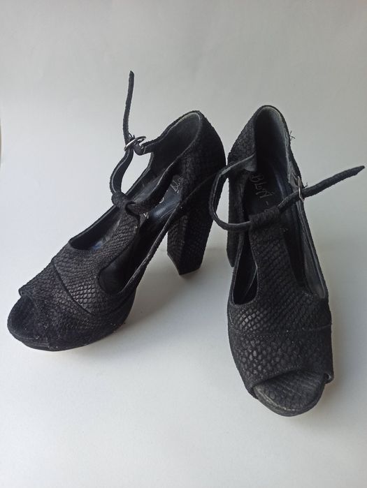 Sapato de tacão variados